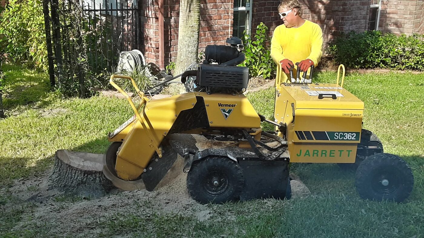 Jarrett Vermeer SC362 stump grinder mid-job in a Corpus Christi yard